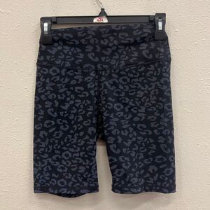ZYIA Active biker shorts in a black reflective leopard print Med 7” #734